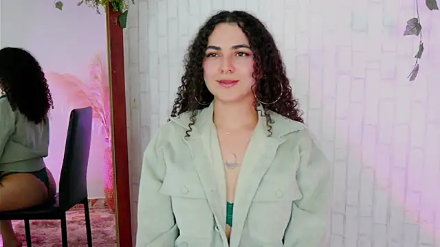 Snapshot of merida_bell18 chatting on October 1, 11:31 pm merida bell18 online show from October 1, 11:31 pm