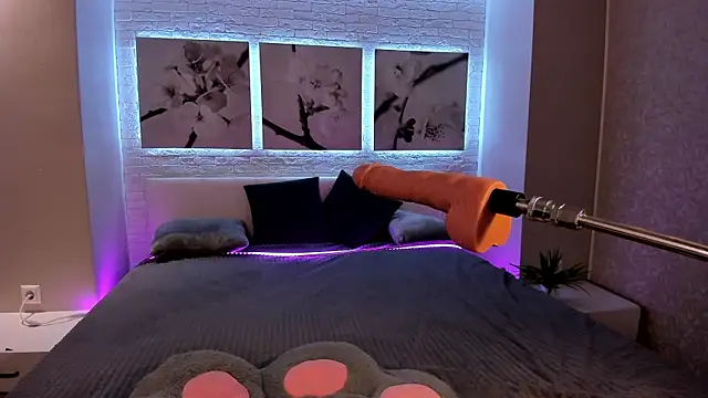 Betty June online show from October 19, 8:55 pm