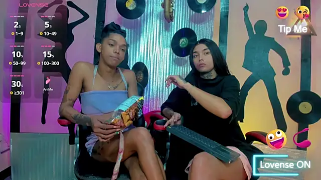 nickyminach  online show from January 7, 7:50 pm