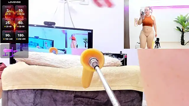 Paulina Davis  online show from December 2, 1:29 am