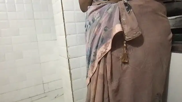 Snapshot of Rubysinghsexy chatting on October 17, 3:21 am Rubysinghsexy online show from October 17, 3:21 am