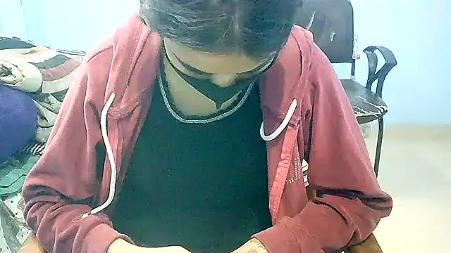 Snapshot of lovelydesi21 chatting on December 2, 8:48 am lovelydesi21 online show from December 2, 8:48 am