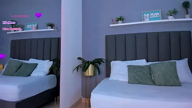 cora 22 online show from October 30, 1:23 pm