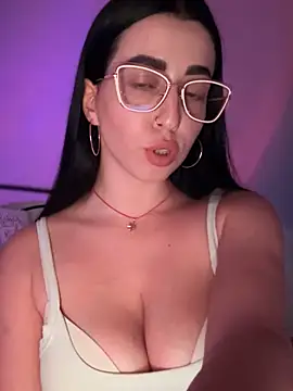 Snapshot of Emylia chatting on October 9, 3:38 pm Emylia online show from October 9, 3:38 pm