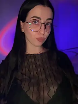 Emylia online show from December 1, 9:50 pm