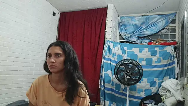 Snapshot of valeriaswang_Lucas chatting on October 16, 11:29 pm valeriaswang Lucas online show from October 16, 11:29 pm