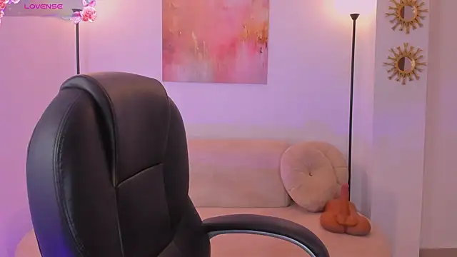 Snapshot of MariamRivera_ chatting on October 10, 3:11 am MariamRivera online show from October 10, 3:11 am