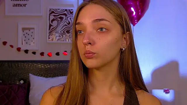 VirginieCruz online show from February 17, 5:45 pm