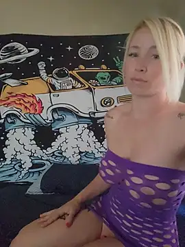 POPPY XO online show from May 13, 9:42 pm