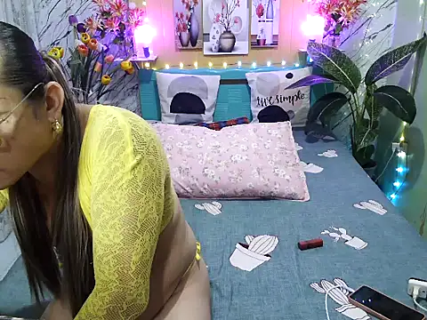 UrAsianPrincessDanie online show from September 10, 10:10 pm