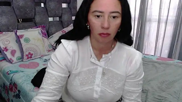 sara hott 1 online show from November 13, 5:01 pm