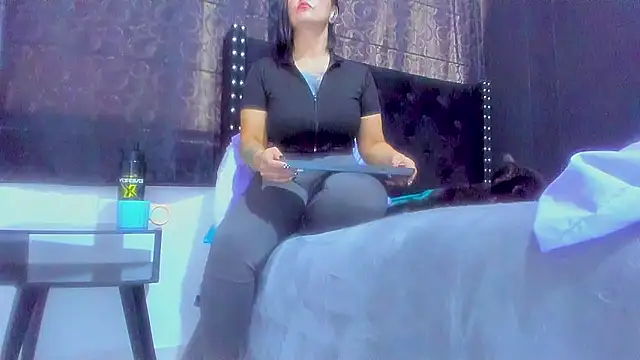 Snapshot of amareto_queen chatting on October 19, 7:16 pm amareto queen online show from October 19, 7:16 pm