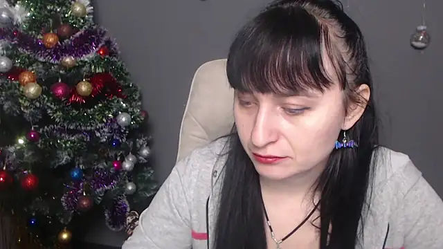 NinaFlawlees online show from December 17, 1:04 pm