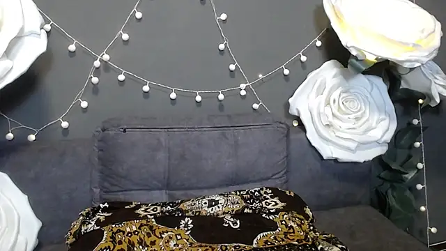 NinaFlawlees online show from November 27, 1:25 pm