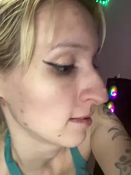 bunnydark00 online show from January 6, 5:11 am