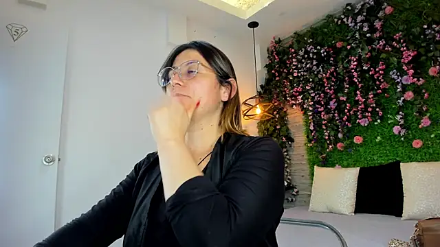 SarahDeyvis online show from November 25, 6:31 pm