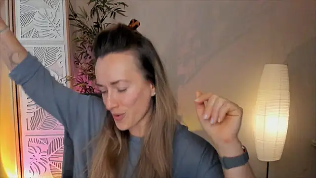 RebeccaMartinez online show from February 6, 5:55 am