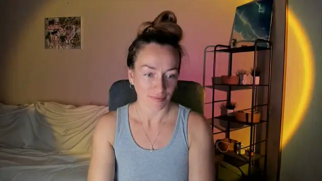 Snapshot of RebeccaMartinez chatting on October 6, 12:55 pm RebeccaMartinez online show from October 6, 12:55 pm