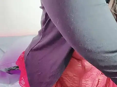   Lyly   online show from October 28, 3:01 am