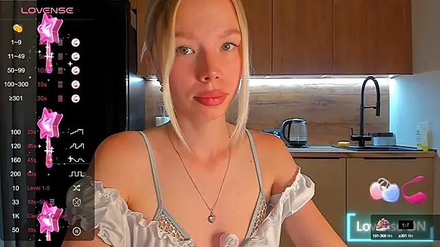 Snapshot of Olivia_Bells chatting on September 21, 9:57 pm Olivia Bells online show from September 21, 9:57 pm