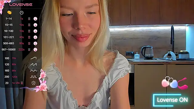 Snapshot of Olivia_Bells chatting on October 16, 9:28 pm Olivia Bells online show from October 16, 9:28 pm