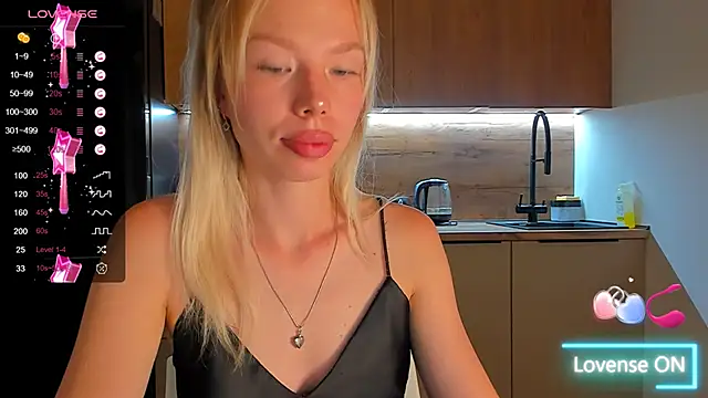 Snapshot of Olivia_Bells chatting on September 8, 10:09 pm Olivia Bells online show from September 8, 10:09 pm