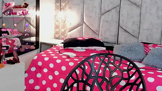 NiicolleMiller online show from November 1, 1:15 pm