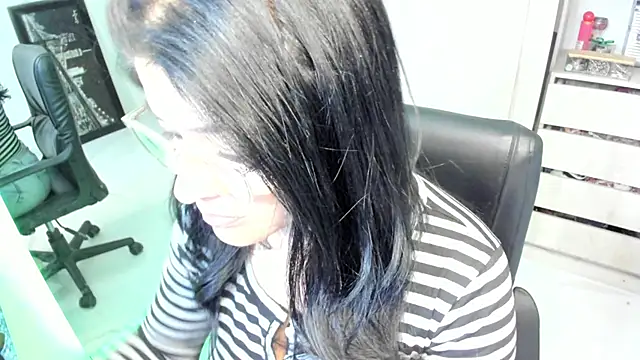 BellaFlaming online show from June 3, 11:33 am