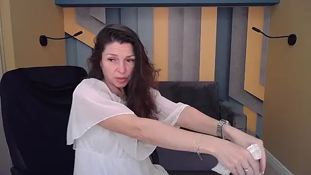 EllaLong online show from January 19, 12:45 pm