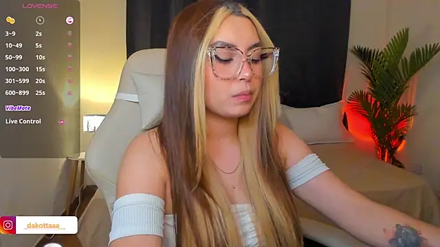 dakottaa  online show from May 28, 1:58 am