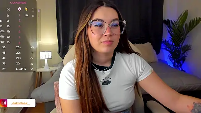 dakottaa  online show from October 23, 11:44 pm