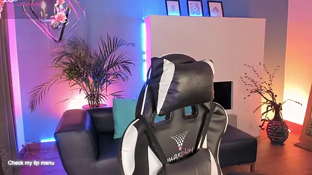 Megan inked online show from December 15, 3:34 am