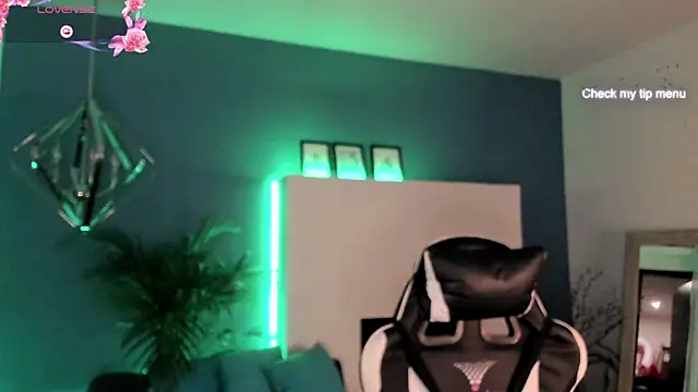 Megan inked online show from November 1, 4:16 am