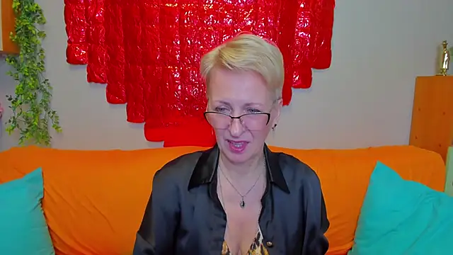 iamyourdream89 online show from February 20, 10:10 pm