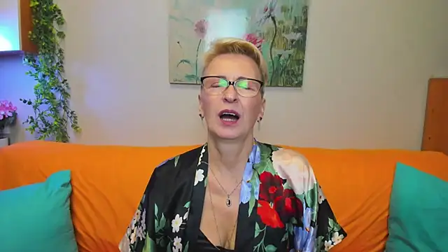 iamyourdream89 online show from December 1, 2:31 pm