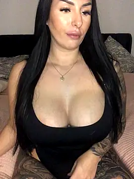 Mia-Bremer online show from December 5, 1:01 pm