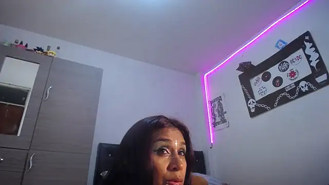 pinky violeta online show from October 31, 1:59 pm