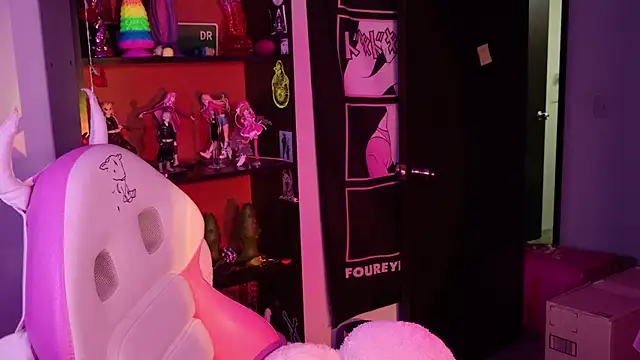 amber yull online show from June 17, 1:18 am