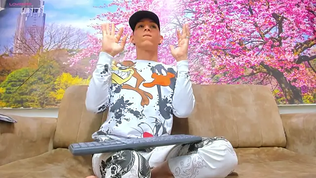 BvlgarVoyss online show from November 16, 7:58 pm