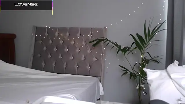 mini kunis online show from December 3, 3:47 pm