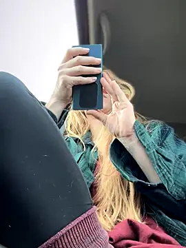 GoldenFlameGoddess online show from October 22, 7:19 pm