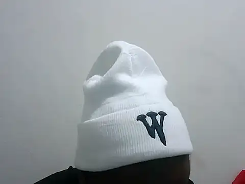 prettybeee online show from December 5, 8:10 pm