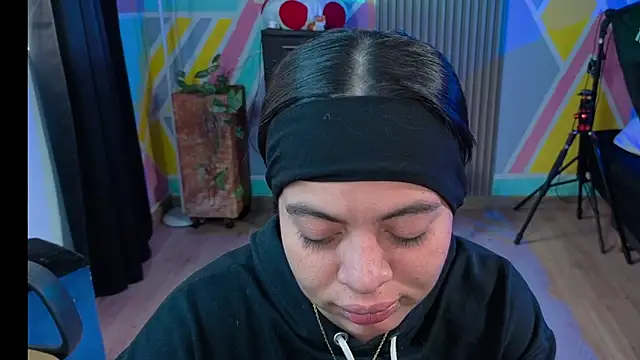 Cuttiealice online show from October 3, 12:10 pm