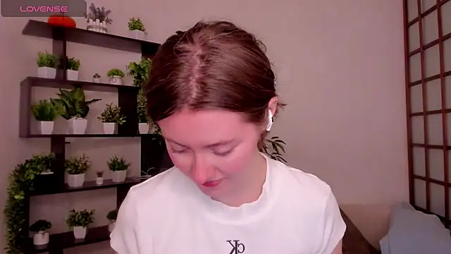 KateCuddle online show from March 31, 2:44 am