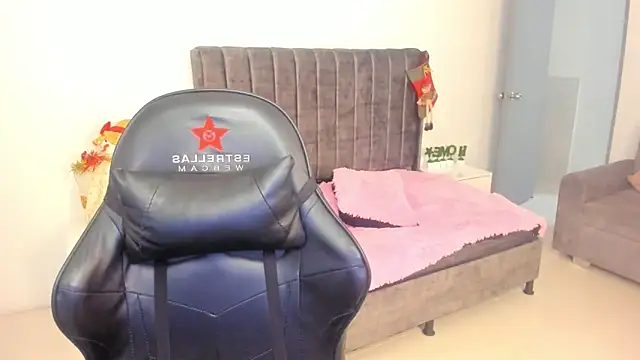 xiomara  cortes online show from December 21, 12:09 pm