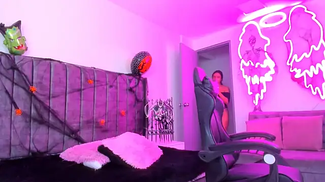 xiomara  cortes online show from October 22, 7:41 pm