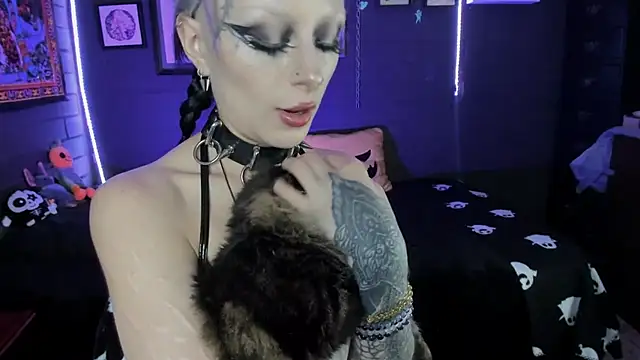 insania 9999  online show from December 3, 4:42 pm