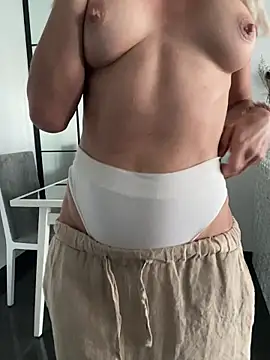 WhiteBunny online show from June 8, 11:04 pm