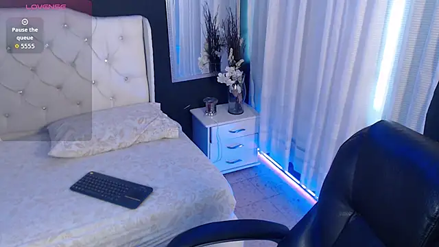 Snapshot of LiaVillalobos chatting on October 3, 1:49 pm LiaVillalobos online show from October 3, 1:49 pm