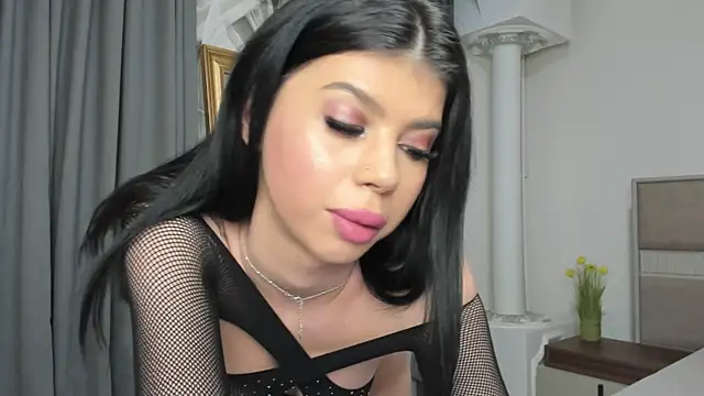 Sierra Halle online show from November 25, 10:10 pm